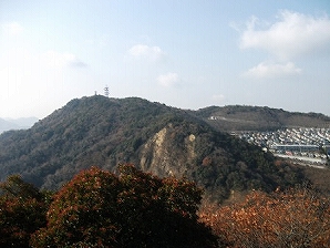 六甲縦走後半鍋蓋山から見た菊水山